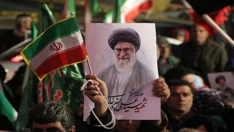 حاشیه‌ها از روز دوم وداع با پیکر مطهر رهبر شهید انقلاب / نماز آخر بر قامت امام شهید